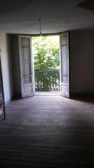 Casa adosada en Casco Viejo. Edificio urbano en el centro de ourense junto al jardín del posí