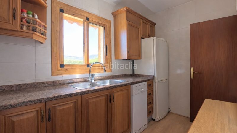 Foto 208d6e7c-793b-4c9c-85f0-46fc76d1f472. Casa adossada amb xemeneia aparcament piscina a Cunit residencial Cunit