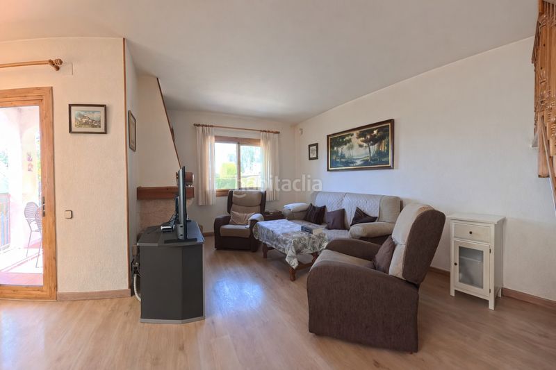 Foto 211775e8-2205-468a-b4c8-6e4825f5c1e2. Casa adossada amb xemeneia aparcament piscina a Cunit residencial Cunit