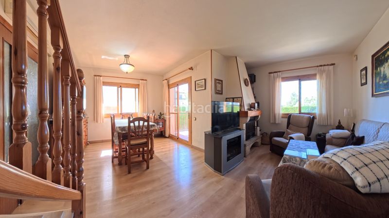 Foto 3118a4d0-4361-4ab3-b875-98b41514308c. Casa adossada amb xemeneia aparcament piscina a Cunit residencial Cunit