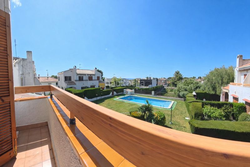 Foto 4df839f2-34a9-49be-bd2d-5f792f335dae. Casa adossada amb xemeneia aparcament piscina a Cunit residencial Cunit