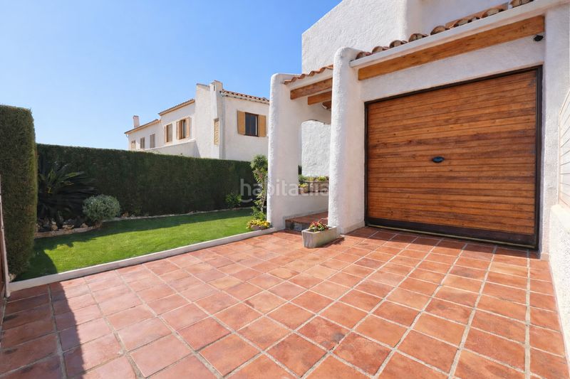 Foto 6ae79a28-a854-4e9d-a0a3-3aae42d64667. Casa adossada amb xemeneia aparcament piscina a Cunit residencial Cunit