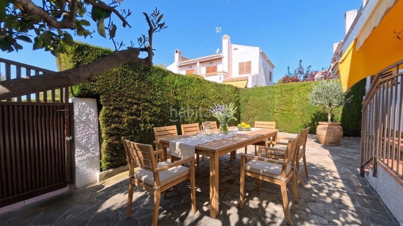 Foto 8eed092c-d6f5-43a4-9243-fe51eeb53d14. Casa adossada amb xemeneia aparcament piscina a Cunit residencial Cunit