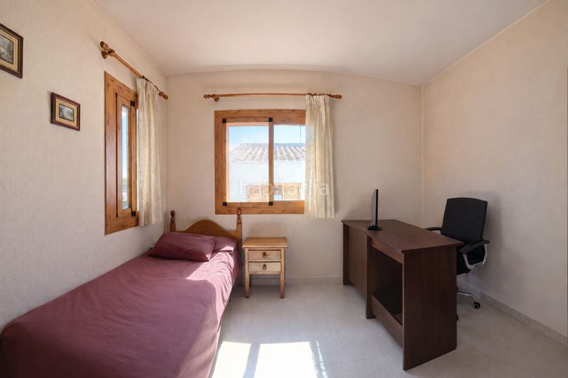 Foto b152a775-89a7-4ed3-b9e6-5201c85cd27c. Casa adossada amb xemeneia aparcament piscina a Cunit residencial Cunit