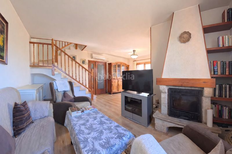 Foto df7bed44-84dd-445f-ae37-9b8e397c0bf8. Casa adossada amb xemeneia aparcament piscina a Cunit residencial Cunit