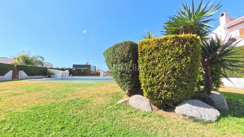 Foto e4e631f0-82be-44d5-a9d5-9c9672ef1336. Casa adossada amb xemeneia aparcament piscina a Cunit residencial Cunit