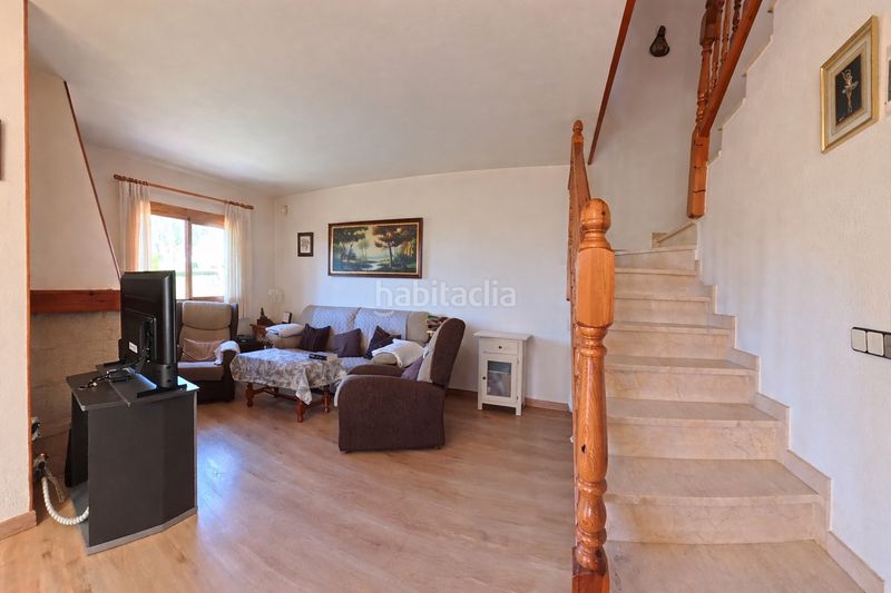 Foto ea4fff65-03ac-4919-8adf-5021bc36974e. Casa adossada amb xemeneia aparcament piscina a Cunit residencial Cunit