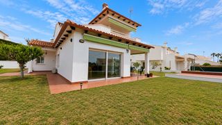 Casa  Carrer dels pirineus. Chalet independiente a 4 vientos en el rectoret (cunit) — con vi