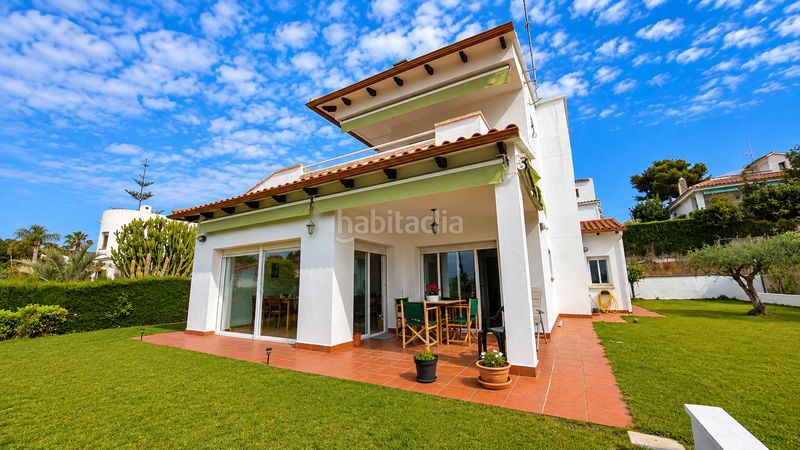 Foto 08b694c0-c3b4-4725-b243-02d0ec0f6960. Casa amb xemeneia aparcament a Cunit residencial Cunit