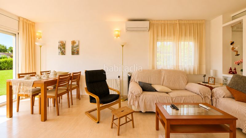 Foto 2f68e0fa-f216-4bf5-bfd3-3aea6b00523a. Casa amb xemeneia aparcament a Cunit residencial Cunit