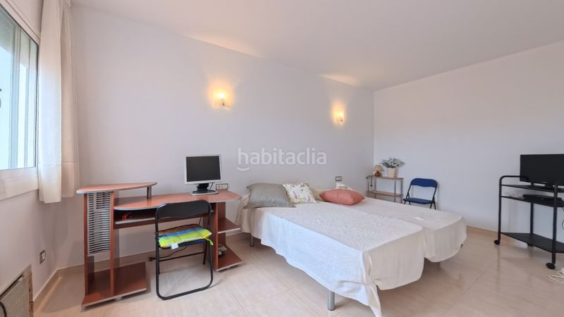 Foto 40b18e2f-5dd0-4209-b9bc-8dc53f521689. Casa amb xemeneia aparcament a Cunit residencial Cunit
