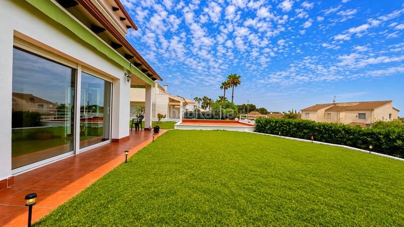 Foto 441beb46-9cdc-4d8d-8183-542800f4badd. Casa amb xemeneia aparcament a Cunit residencial Cunit