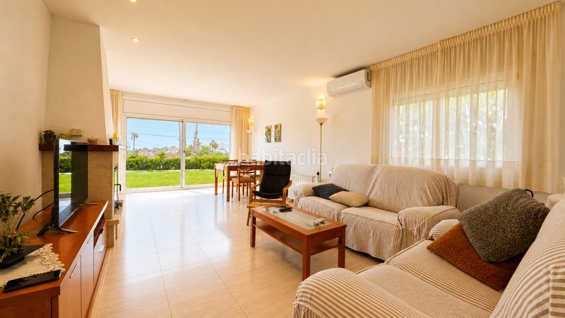 Foto 4c4de72c-23ee-471b-aa1f-fb49e70e8193. Casa amb xemeneia aparcament a Cunit residencial Cunit