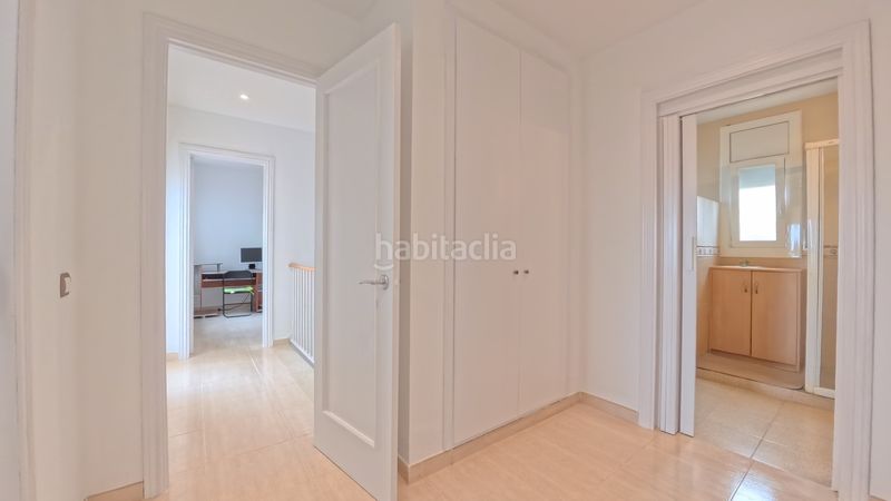 Foto 73618cdb-1d8a-40ad-a11f-68ef2d9a8a81. Casa amb xemeneia aparcament a Cunit residencial Cunit