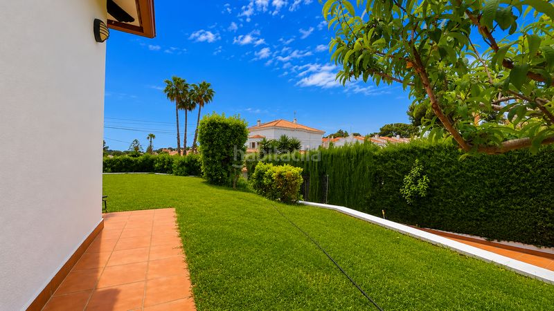 Foto 73fc1079-1c24-4b18-b0ec-d2b92b105c65. Casa amb xemeneia aparcament a Cunit residencial Cunit
