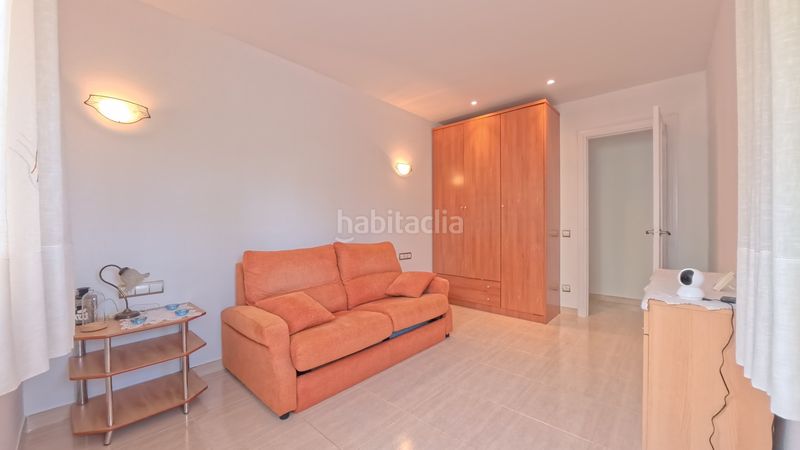 Foto 779ef05a-fd41-4149-a550-cc2575d9e0ee. Casa amb xemeneia aparcament a Cunit residencial Cunit