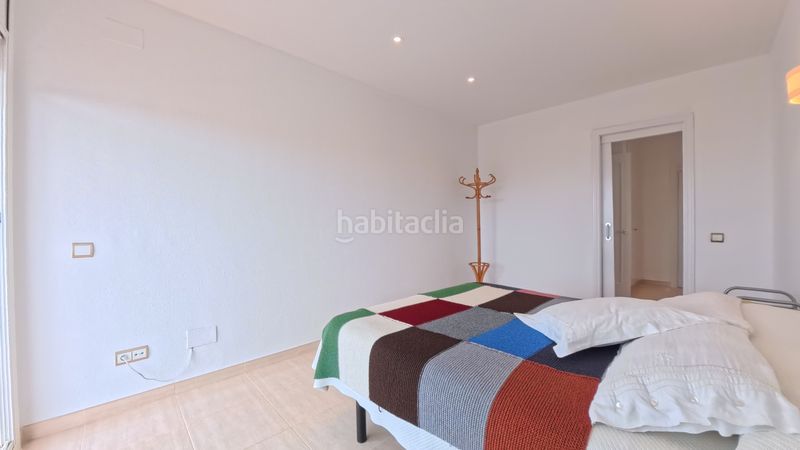 Foto 7d819844-04f0-43c1-80e7-09e98526f057. Casa amb xemeneia aparcament a Cunit residencial Cunit