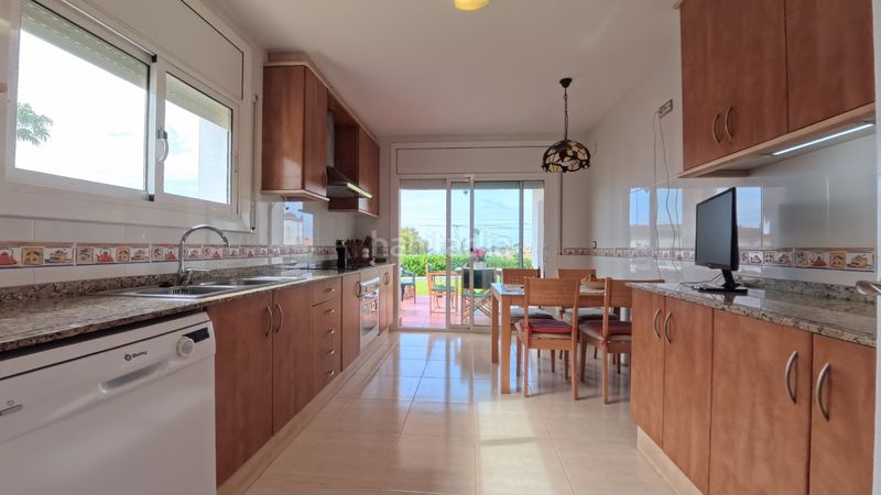 Foto 9e9b3566-a50d-4fbf-88e7-c798f055e0dc. Casa amb xemeneia aparcament a Cunit residencial Cunit