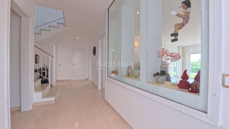 Foto a6016cd3-a298-4e7e-b142-aebc115916d8. Casa amb xemeneia aparcament a Cunit residencial Cunit