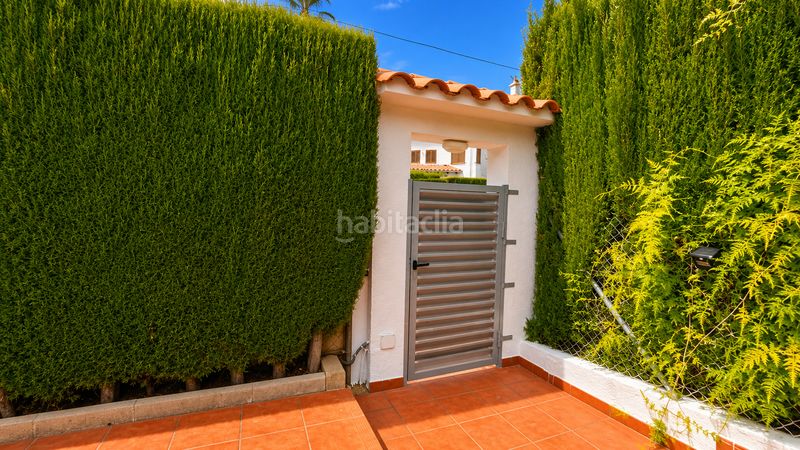 Foto a66706cc-57a9-493a-9c72-00df6fb24194. Casa amb xemeneia aparcament a Cunit residencial Cunit