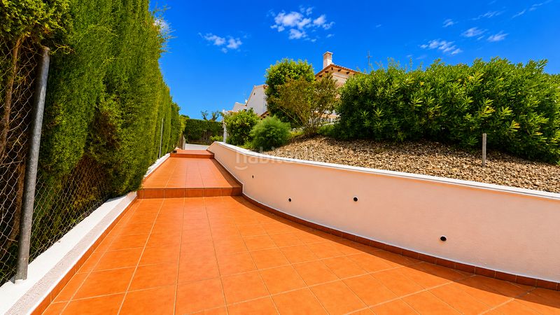 Foto be5fa432-817b-4a17-8b1f-937245826f8f. Casa amb xemeneia aparcament a Cunit residencial Cunit