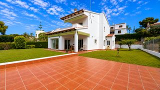 Casa  Carrer dels pirineus. Chalet independiente a 4 vientos en el rectoret (cunit) — vistas