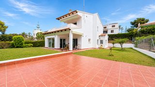 Casa  Carrer dels pirineus. Chalet independiente a 4 vientos en el rectoret (cunit) � vistas