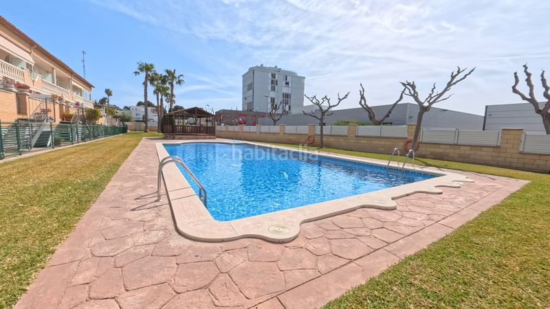 Foto a60348de-0aa0-4425-8bc0-64e79bdd996e. Casa adossada amb calefacció aparcament piscina a Cunit