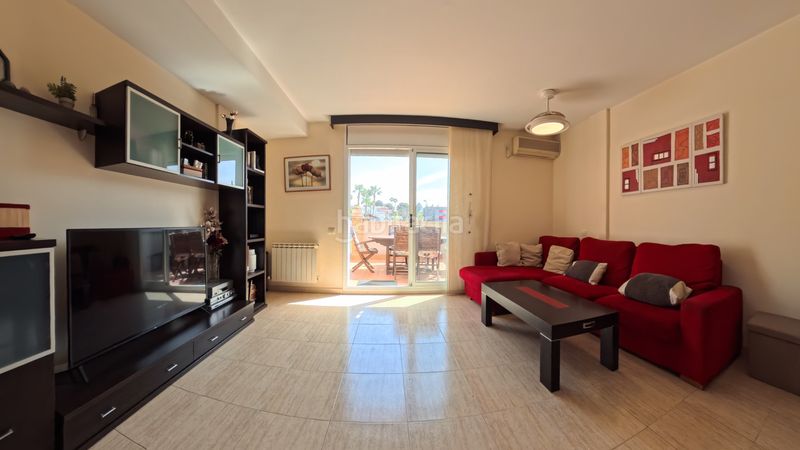 Foto bc18d6ee-e0b7-44e2-b078-494b90c4675c. Casa adossada amb calefacció aparcament piscina a Cunit