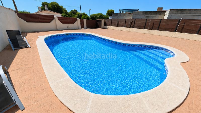 Foto 6e03327c-41bd-4a87-b2a0-fc40e02517a0. Xalet amb xemeneia calefacció aparcament piscina a Cunit