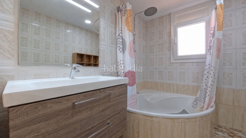 Foto aad67703-710a-4ee1-afcb-2a54722aaa8b. Xalet amb xemeneia calefacció aparcament piscina a Cunit