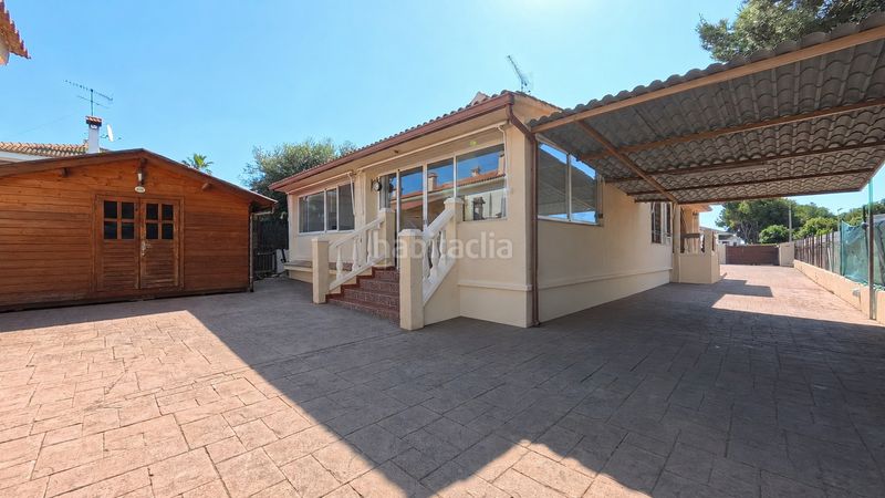 Foto d35e4687-dea1-482f-88a6-70084e2dbd9c. Xalet amb xemeneia calefacció aparcament piscina a Cunit