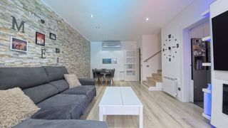 Casa aparellada  Passatge anxeneta. ¡casa totalmente reformada con piscina privada!