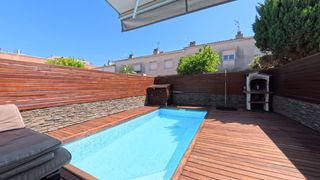 Casa bifamiliare  Passatge anxeneta. ¡casa totalmente reformada con piscina privada!