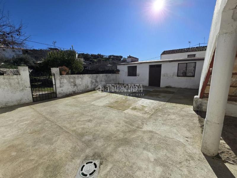 Foto 9e45b844-527e-49ae-aaa1-9f79405973d9. Casa aparellada amb aparcament a Alburquerque