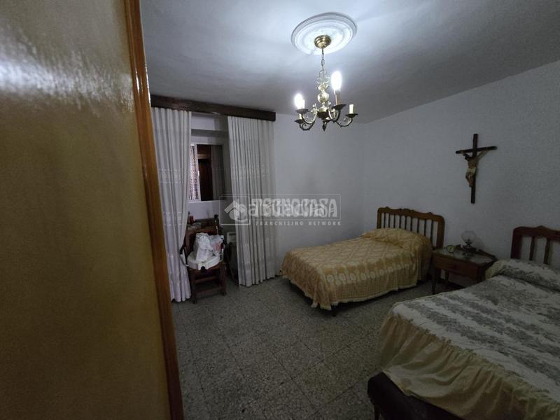 Foto aa4669c2-7766-4e4c-af5d-f84b79694db9. Casa aparellada amb aparcament a Alburquerque