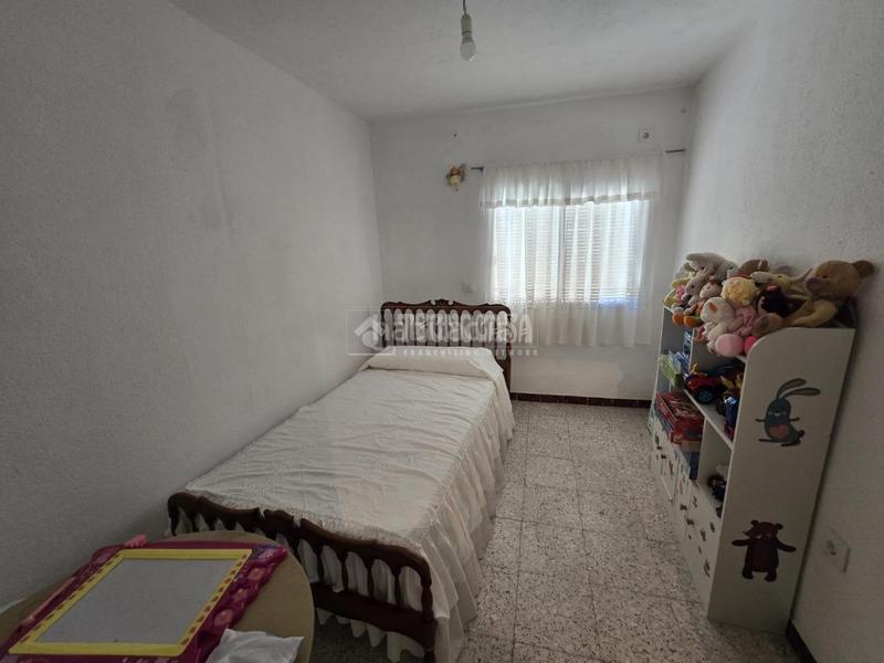 Foto cb503639-3a76-49c3-b7aa-43cda594fa4d. Casa aparellada amb aparcament a Alburquerque