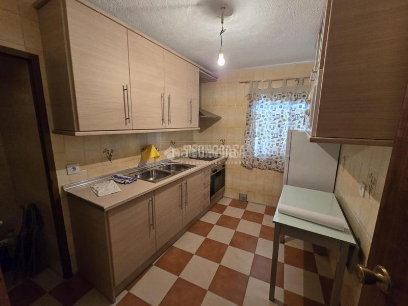 Foto d31ed835-6d28-4a10-8023-22e242d813f3. Casa aparellada amb aparcament a Alburquerque