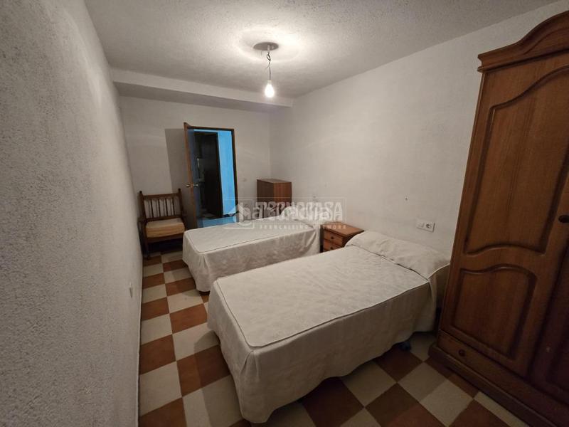 Foto dea755f2-eeb9-49e2-9590-9856ed0146ad. Casa aparellada amb aparcament a Alburquerque