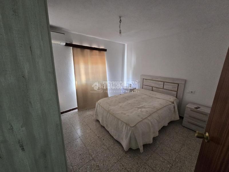 Foto f753440d-d104-450e-a95a-d87c3cdc86cc. Casa aparellada amb aparcament a Alburquerque