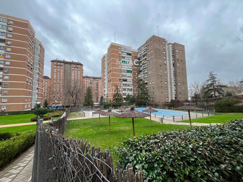 Foto 3abe1959-662d-4cd7-af46-bb089664bb89. Piso en La Paz Madrid