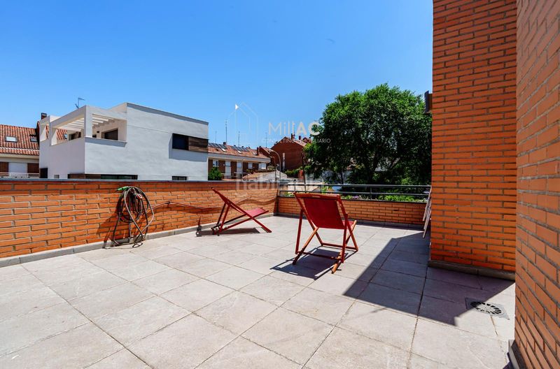 Foto 145b4dba-cceb-4a7a-82ca-d927852aa6e5. Casa adossada amb calefacció aparcament piscina a Madrid