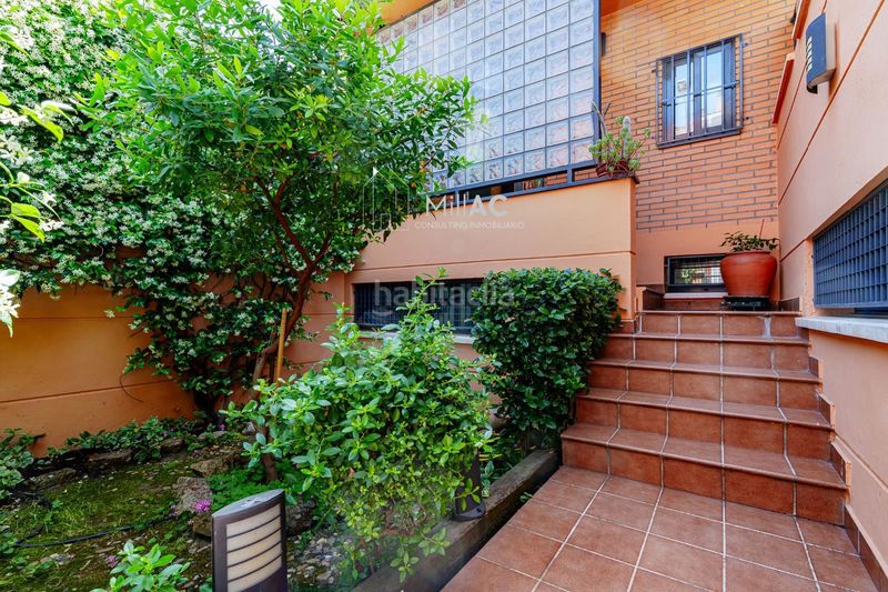 Foto 548dc19b-2abf-4496-9f8a-eb54aa66b750. Casa adossada amb calefacció aparcament piscina a Madrid