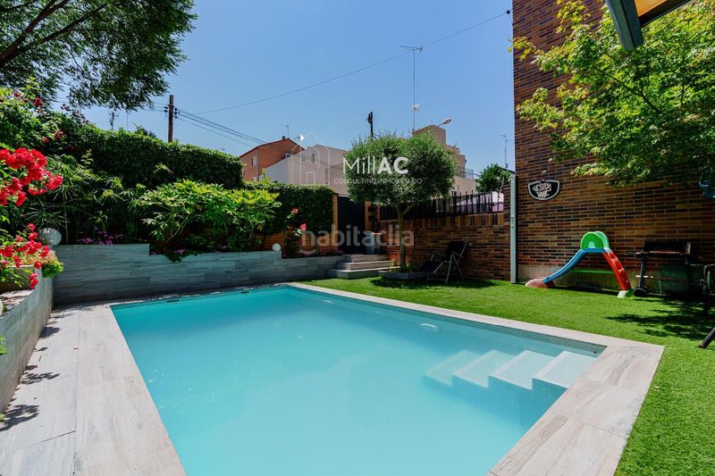 Foto b606ece3-1159-4fdf-818d-bbfccf3e7d8c. Casa adossada amb calefacció aparcament piscina a Madrid