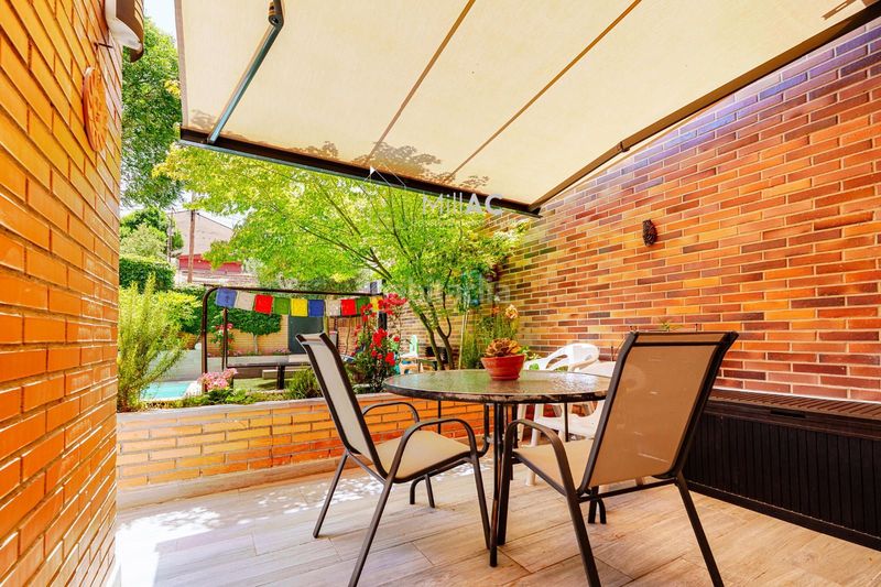 Foto b847f9f5-0d2a-480a-89e2-583e43a00b10. Casa adossada amb calefacció aparcament piscina a Madrid