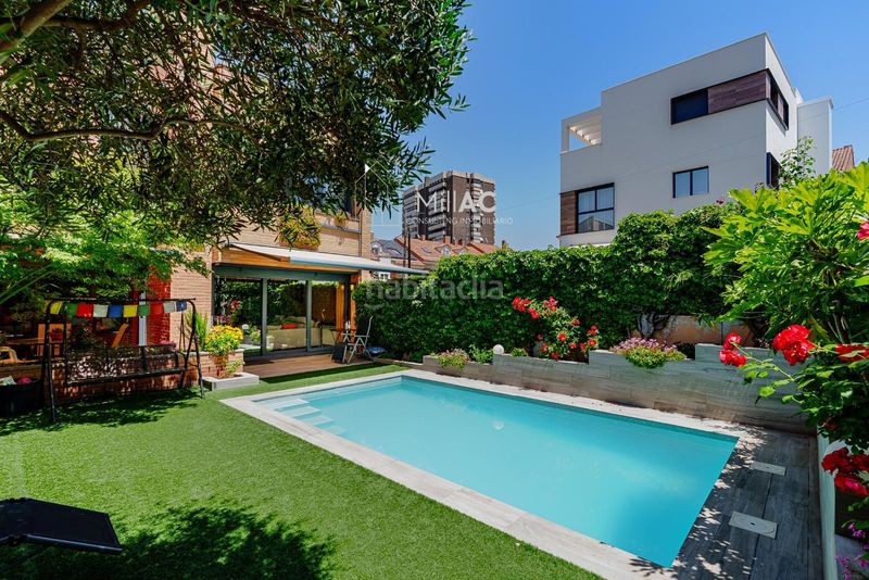 Foto e86abd96-4b40-40f2-a702-4c96c88eddea. Casa adossada amb calefacció aparcament piscina a Madrid