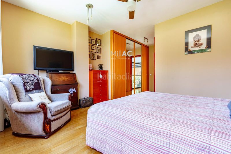 Foto ec3d97b2-290b-42da-8ea7-b9cd221c22a6. Casa adossada amb calefacció aparcament piscina a Madrid