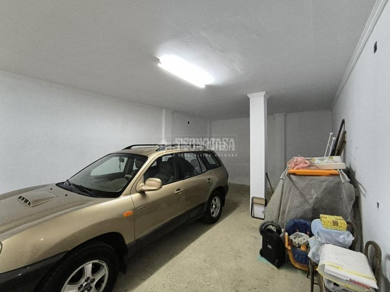 Foto 21c3e5fd-3f6a-4655-ab7e-7129c4808f96. Aparcament cotxe a Andújar