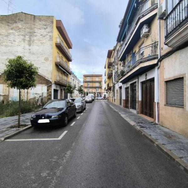 Foto 8d3bb3be-5aa8-422c-9753-6dc73b04ba9f. Aparcament cotxe a Andújar