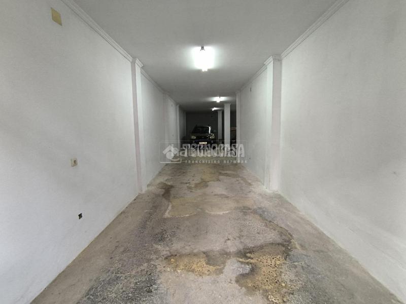 Foto dd6ae9d5-4936-405c-bd64-9cfe1a20e45e. Aparcament cotxe a Andújar